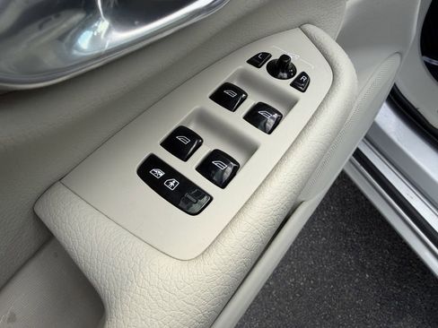 Used 2022 Volvo XC90 T6 Momentum w/ Advanced Package image 9