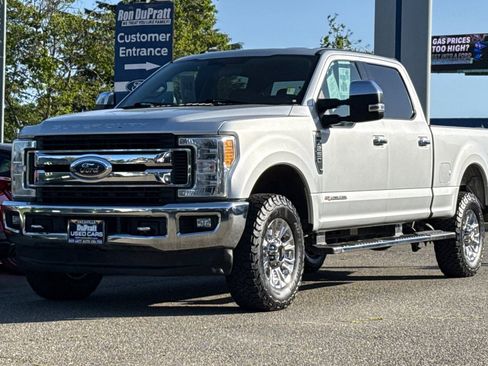 Used 2017 Ford F250 XLT w/ XLT Premium Package AWD/4WD image 8