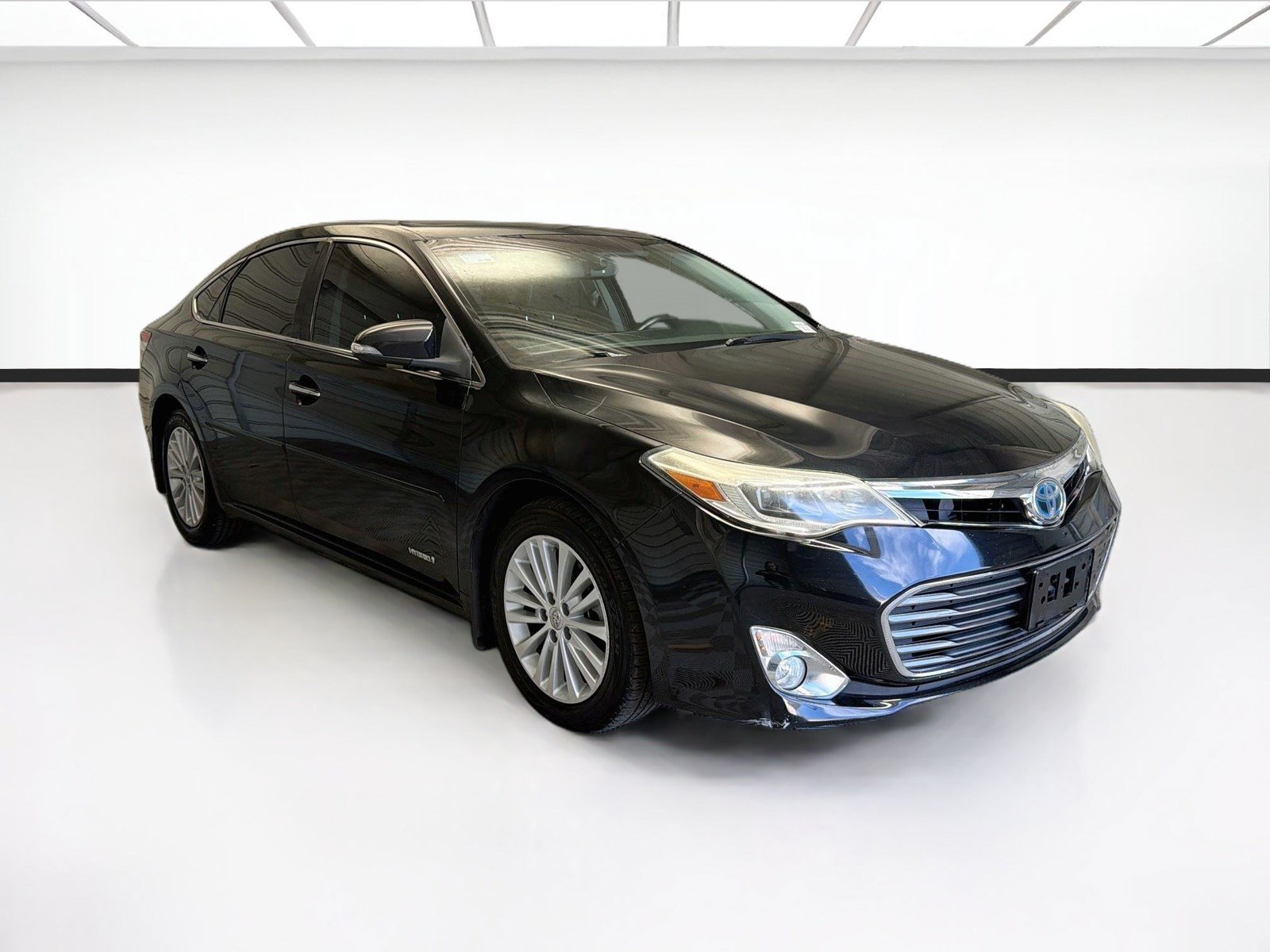 Used 2014 Toyota Avalon Limited w/ Technology Package FWD image 3