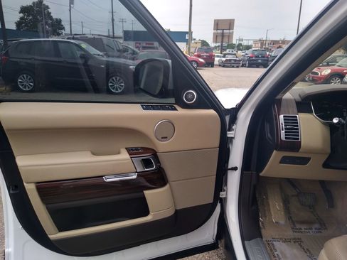 Used 2016 Land Rover Range Rover HSE image 13