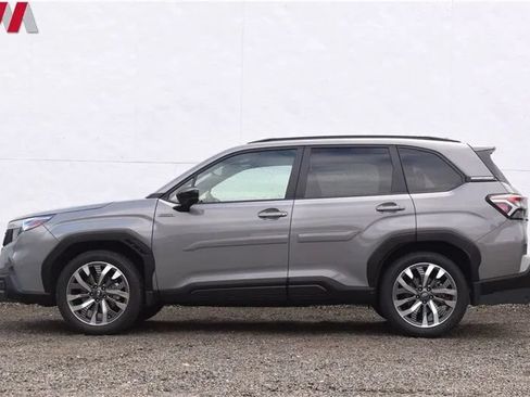 Used 2025 Subaru Forester Touring AWD/4WD image 9