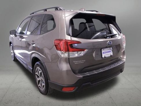 Used 2023 Subaru Forester Premium image 3