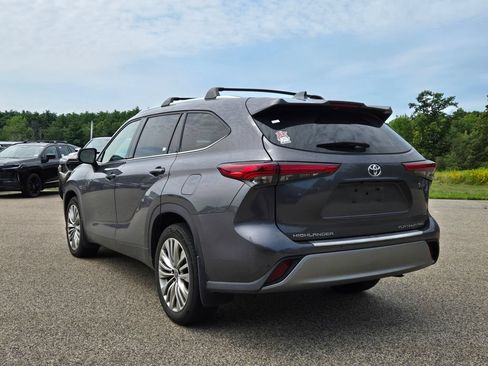 Used 2022 Toyota Highlander Platinum AWD/4WD image 3