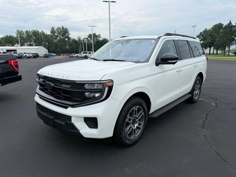 Used 2025 Ford Expedition Active AWD/4WD image 1