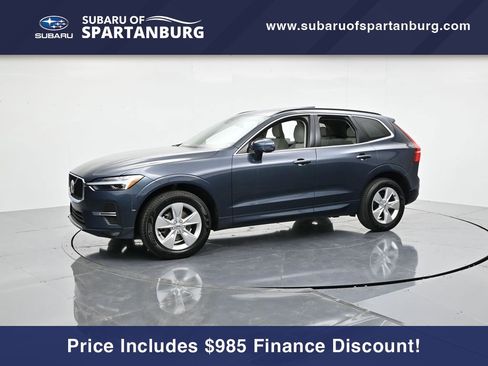 Used 2022 Volvo XC60 B5 Momentum image 5