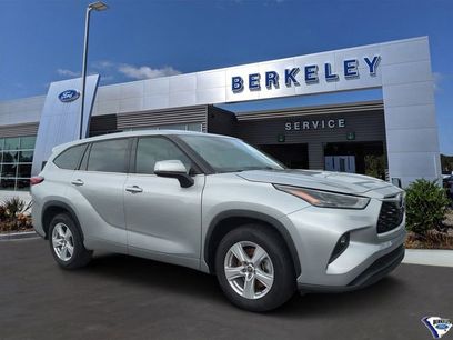 Used 2022 Toyota Highlander LE