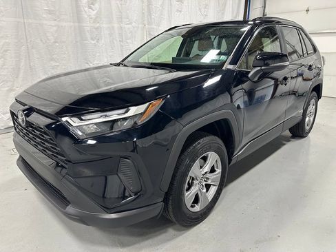 Used 2025 Toyota RAV4 XLE AWD/4WD image 3