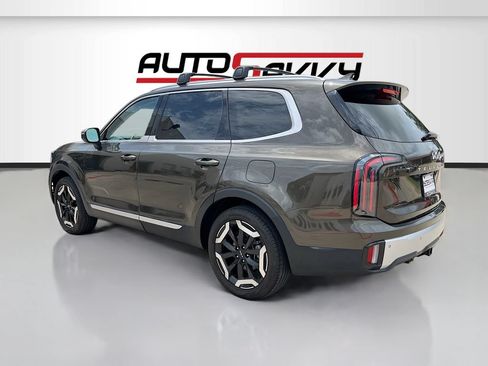 Used 2024 Kia Telluride EX w/ EX Captain's Chair Package FWD image 5