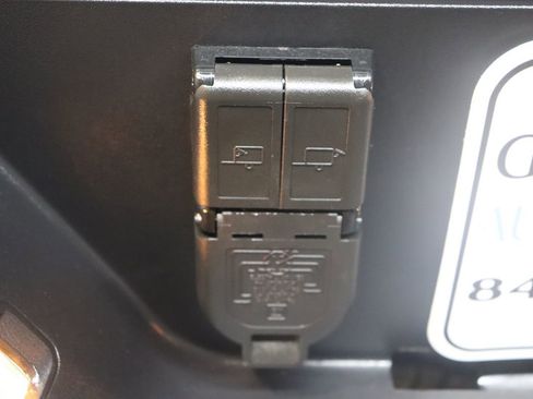 Used 2025 GMC Sierra 2500 AT4 image 37