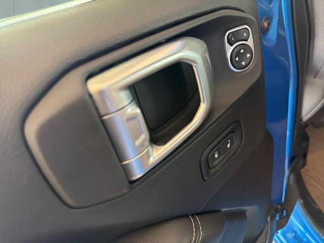 Used 2023 Jeep Wrangler Unlimited Sahara w/ Cold Weather Group AWD/4WD image 9