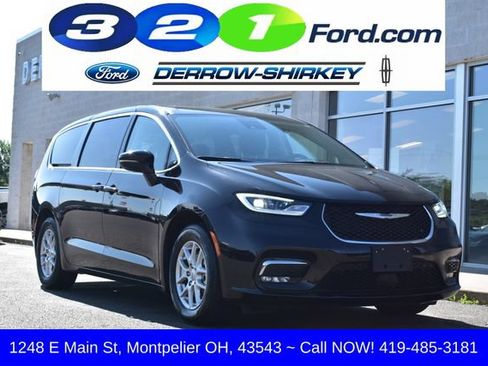 Used 2024 Chrysler Pacifica Touring-L FWD image 1