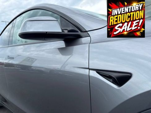 Used 2026 Tesla Model Y AWD image 30