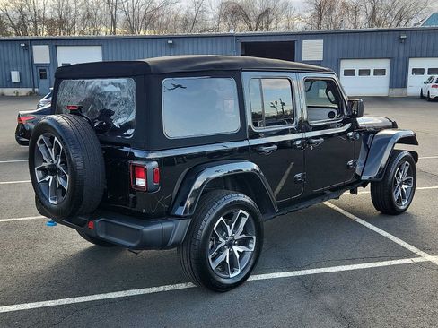 Used 2024 Jeep Wrangler Unlimited w/ Convenience Group AWD/4WD image 4