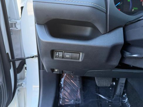 Used 2025 Toyota RAV4 XLE AWD/4WD image 30
