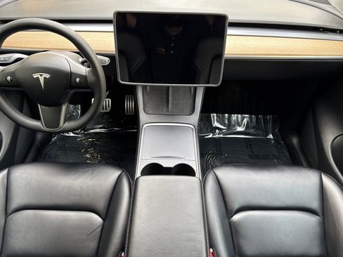 Used 2022 Tesla Model Y Performance image 4