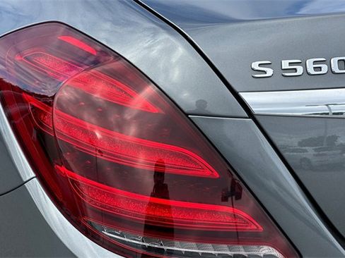 Used 2018 Mercedes-Benz S 560 Sedan image 35