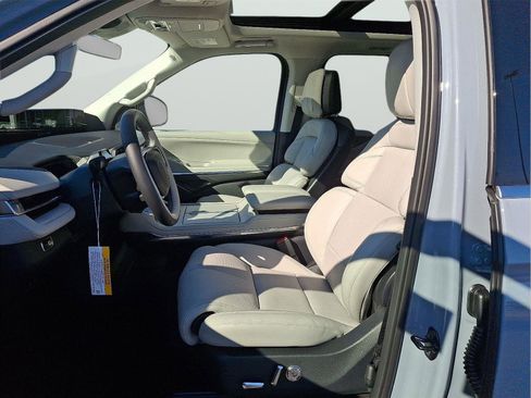 New 2025 Lincoln Navigator L Reserve image 13