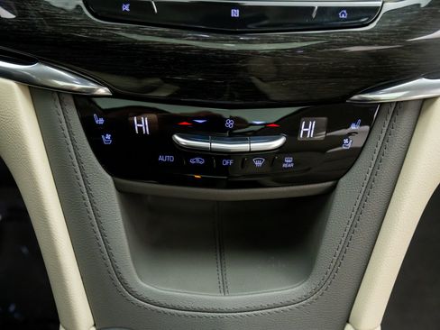 Used 2021 Cadillac XT6 Premium Luxury image 23