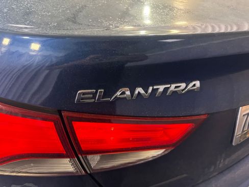 Used 2016 Hyundai Elantra SE w/ Option Group 02 FWD image 13