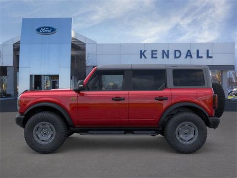 Used 2025 Ford Bronco Badlands image 3