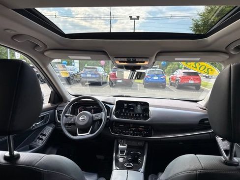 Used 2023 Nissan Rogue Platinum w/ Platinum Premium Package AWD/4WD image 12