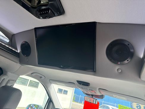 Used 2016 Mercedes-Benz Metris Passenger image 30