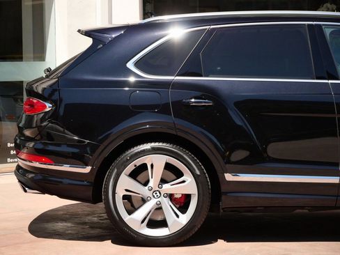 New 2025 Bentley Bentayga image 9
