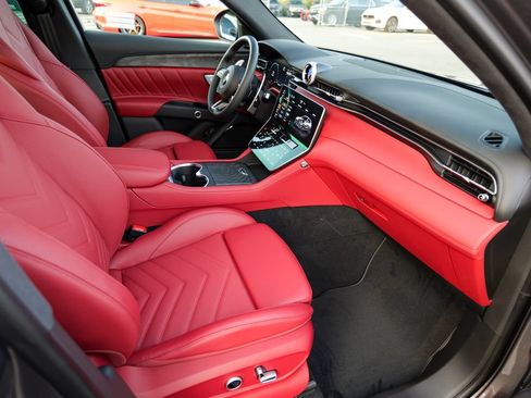 Used 2025 Maserati Grecale Modena AWD/4WD image 35