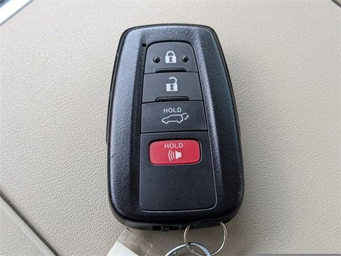 Used 2020 Toyota Highlander Limited image 32