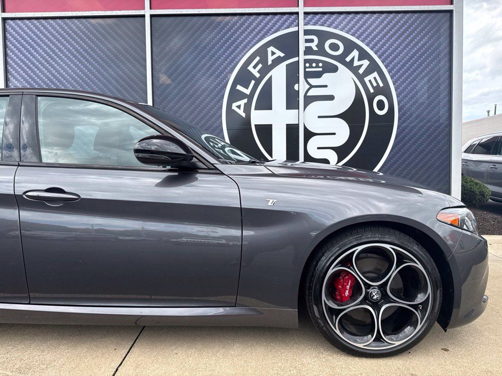 Used 2024 Alfa Romeo Giulia Ti w/ Active Assist Plus Package AWD/4WD image 3