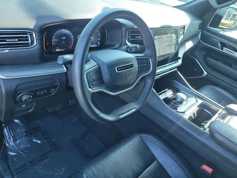 Used 2024 Jeep Wagoneer L Series II RWD image 21