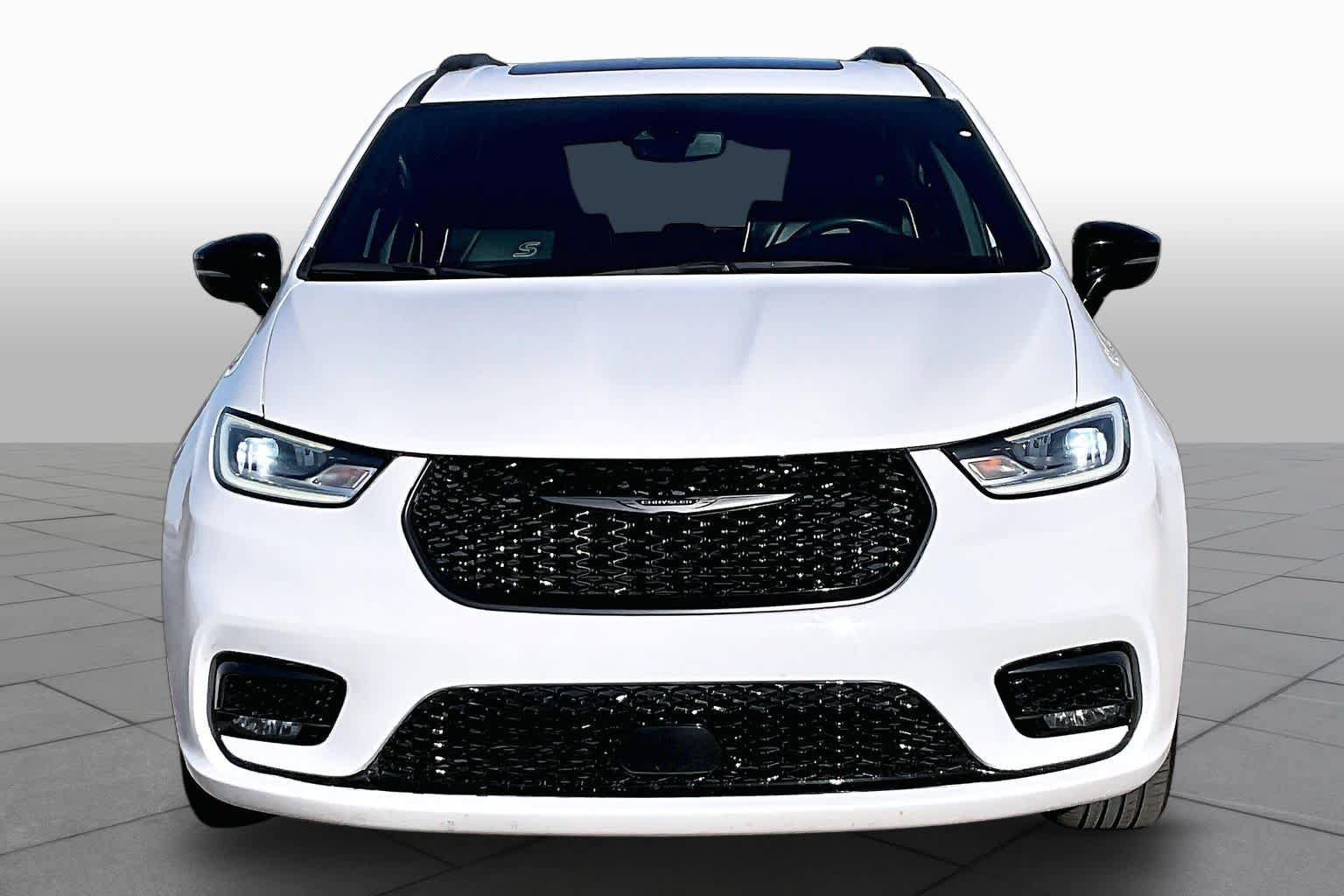 Used 2025 Chrysler Pacifica Limited FWD image 4