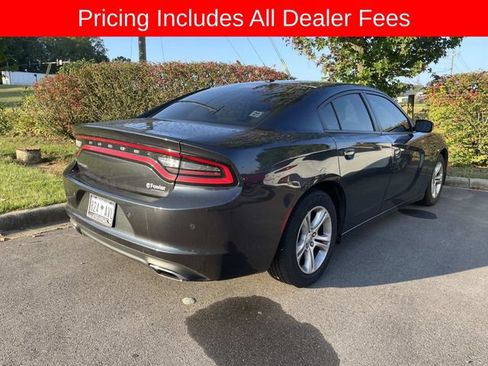Used 2017 Dodge Charger SE w/ Popular Equipment Group RWD image 6