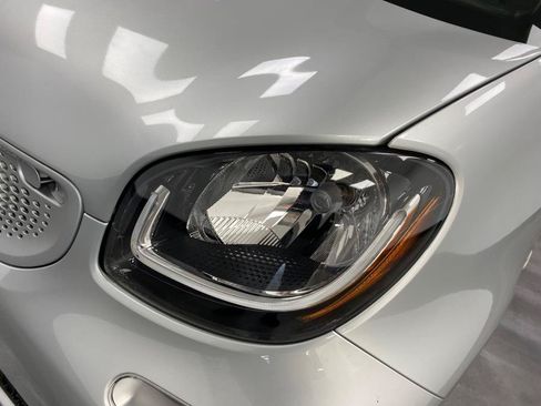 Used 2019 smart fortwo electric drive RWD image 11