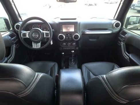 Used 2016 Jeep Wrangler Rubicon AWD/4WD image 14