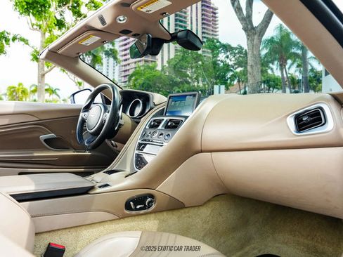 Used 2019 Aston Martin DB11 Volante image 39