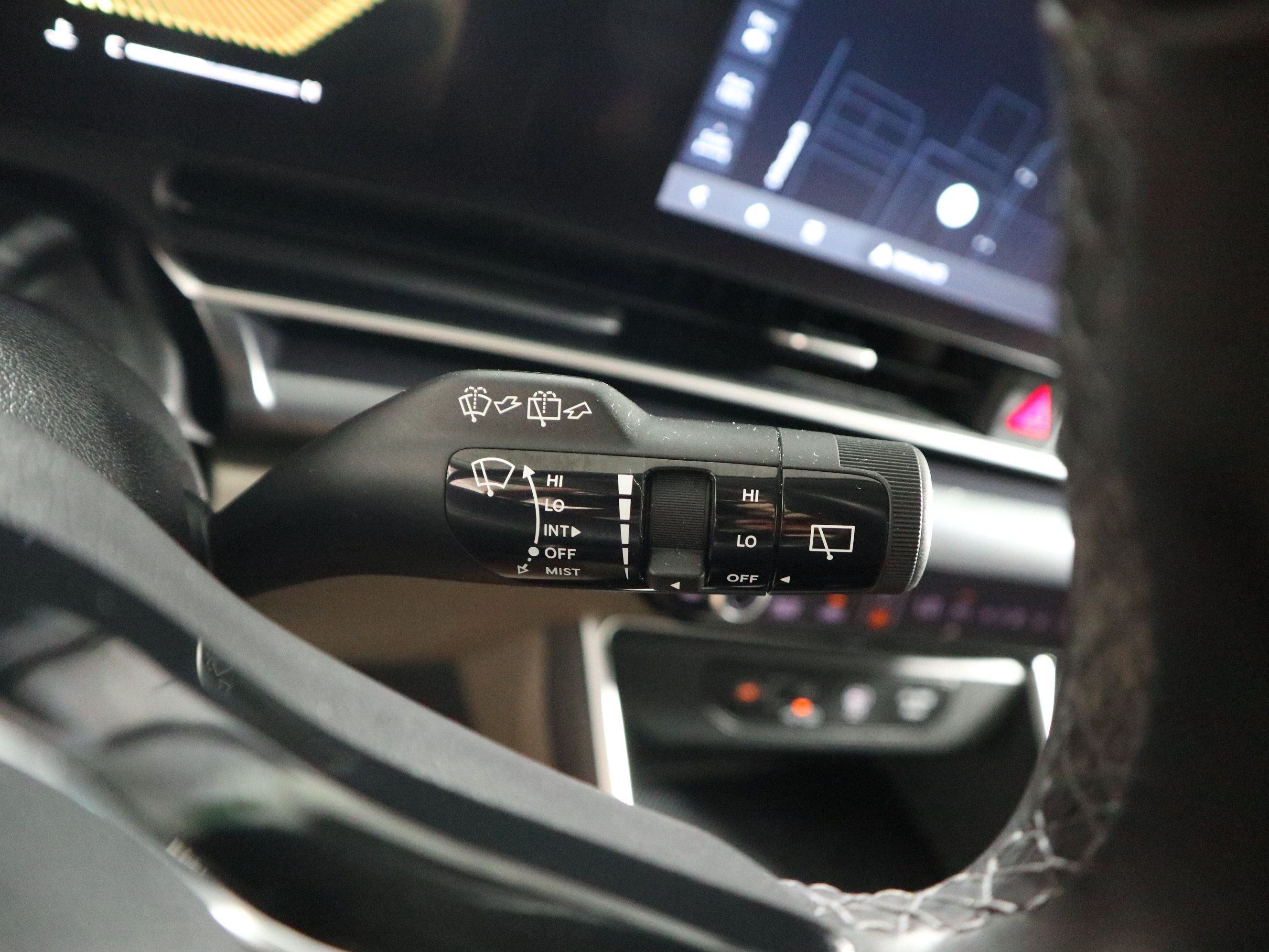 Used 2025 Kia Carnival FWD image 26
