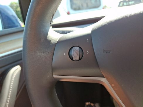 Used 2023 Tesla Model Y Long Range AWD/4WD image 22