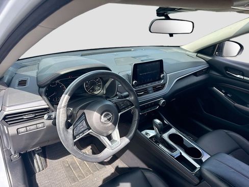 Used 2023 Nissan Altima 2.5 SR FWD image 9