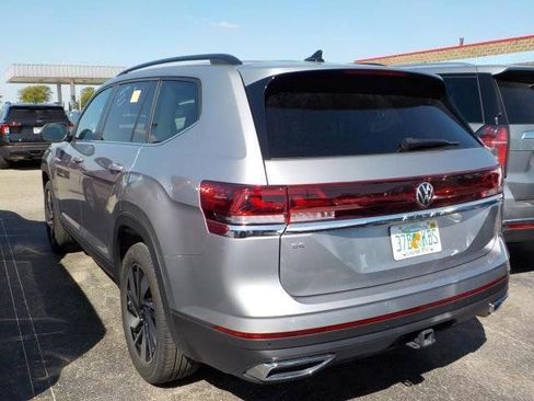 Used 2025 Volkswagen Atlas SE image 4
