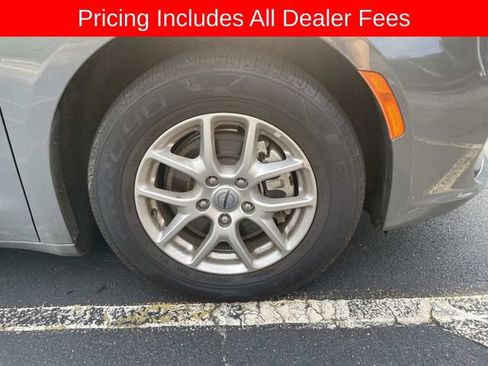 Used 2025 Chrysler Pacifica Select FWD image 13