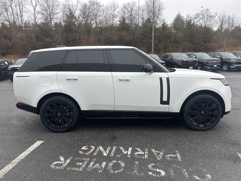 Used 2023 Land Rover Range Rover SE image 4