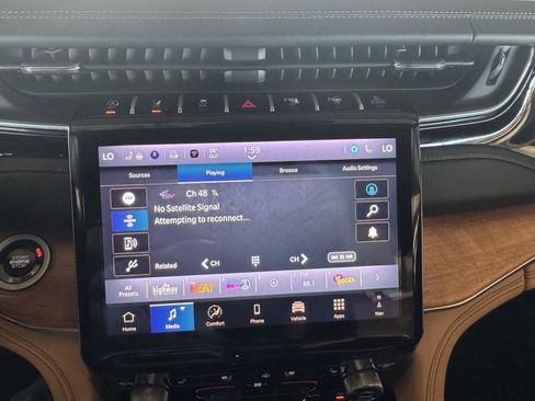 Used 2024 Jeep Grand Cherokee Summit image 13