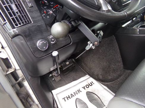 Used 2010 GMC Savana 1500 w/ Preferred Equipment Group image 9