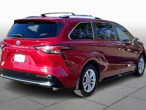 Used 2021 Toyota Sienna Limited image 13