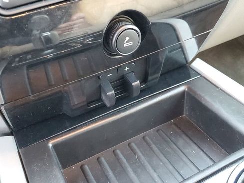 Used 2013 Ford Expedition Limited image 21