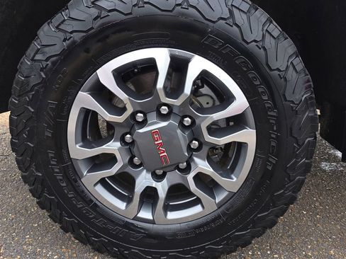 Used 2023 GMC Sierra 2500 SLE w/ SLE Value Package; AWD/4WD image 8