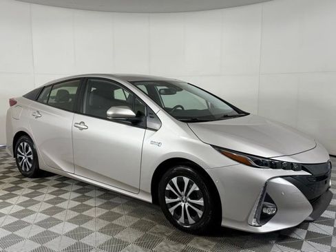 Used 2021 Toyota Prius Prime Limited image 9