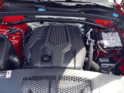 Certified 2025 Porsche Macan image 26