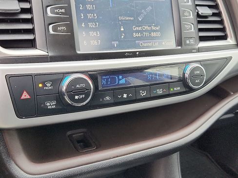 Used 2015 Toyota Highlander XLE image 15